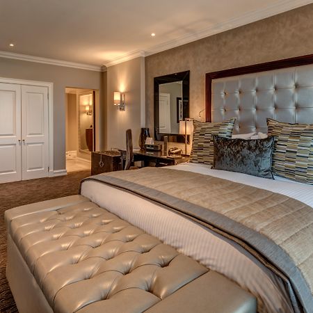 洲际约翰内斯堡or坦博机场酒店 肯普顿帕克 外观 照片 A bedroom at The Dorchester