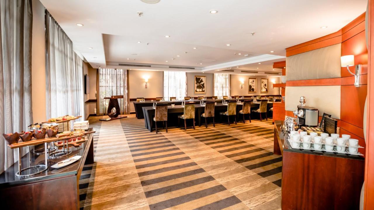 洲际约翰内斯堡or坦博机场酒店 肯普顿帕克 外观 照片 The lounge at the airport