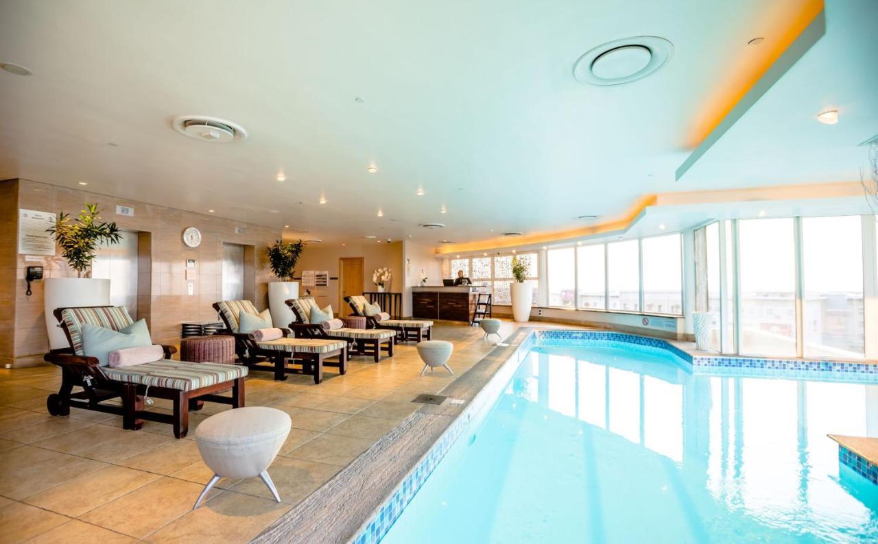 洲际约翰内斯堡or坦博机场酒店 肯普顿帕克 外观 照片 The pool at the 12th floor