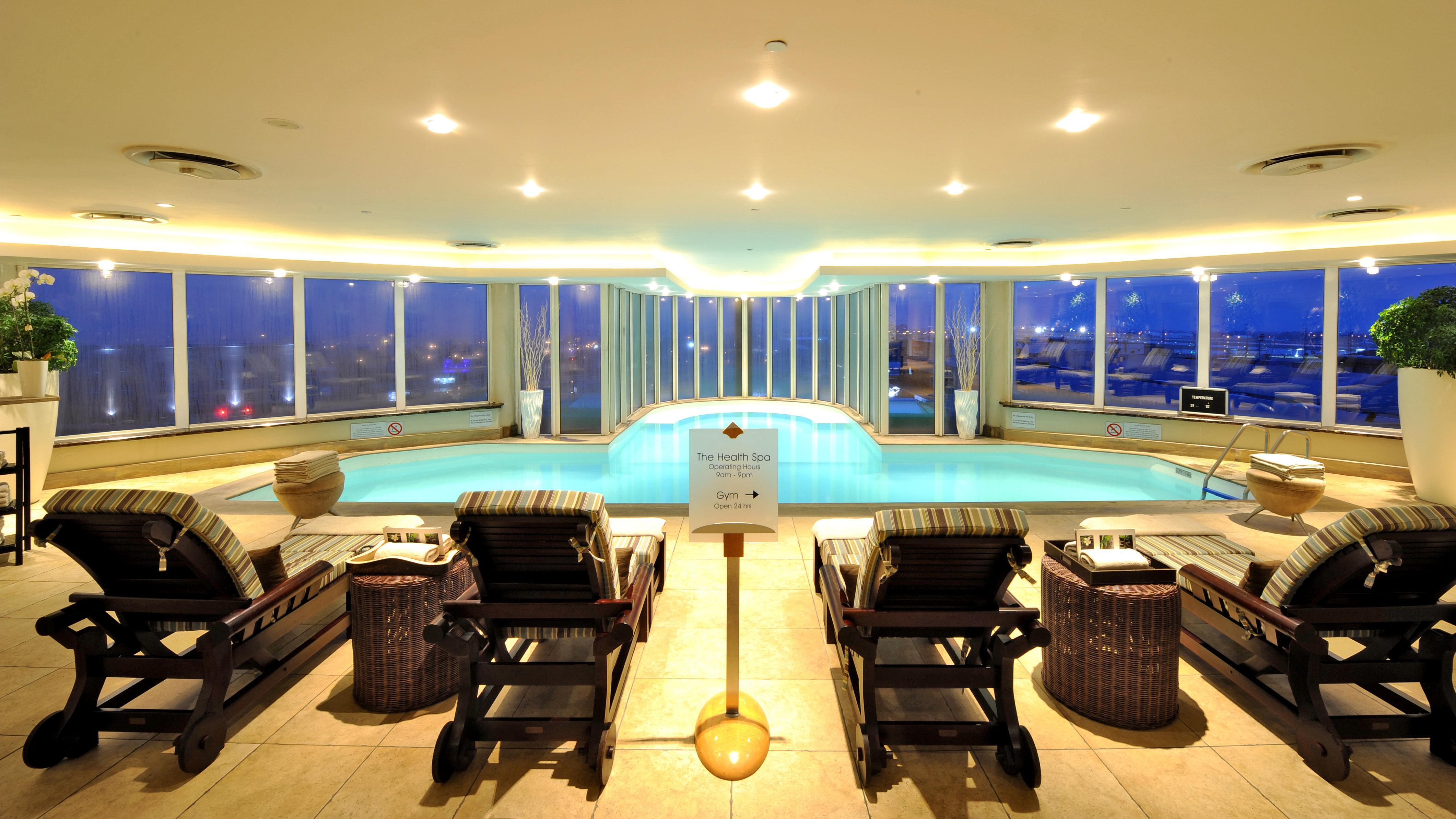 洲际约翰内斯堡or坦博机场酒店 肯普顿帕克 外观 照片 The pool at the 36th floor